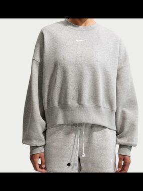 Nike Women’s Light Gray Crewneck Sweatshirt